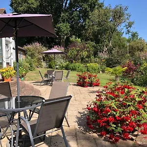 Trumbles Gatwick Bed & Breakfast Charlwood